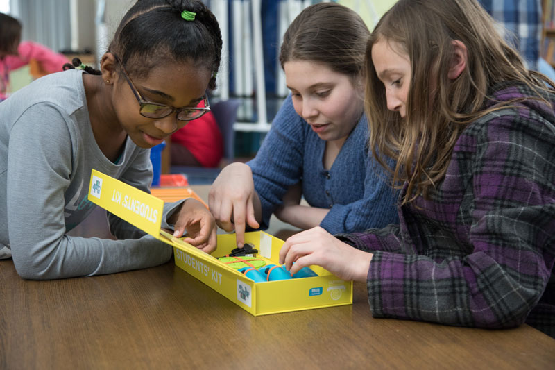 Students experiment with the 3Doodler Start Student Kit, which allows learners to quickly get creating and building through an intuitive and easy-to-learn process.
