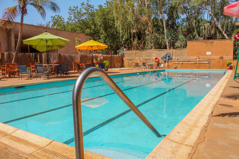 La piscina AISN, una de las muchas instalaciones utilizadas fuera del horario laboral por varios miembros de la comunidad y organizaciones locales.