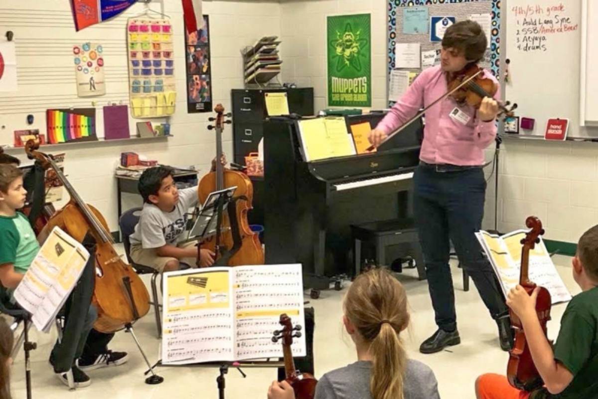 During a recent visit to San Antonio, Francisco met with students to play the violin, talk about his life and education, and introduce them to the Classical Music Institute. Most students had never met a touring concert musician before.