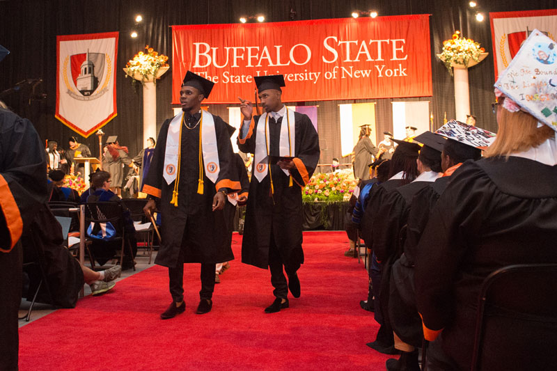Hasta la fecha, más de 3000 estudiantes se han graduado del programa IGPE en SUNY Buffalo.