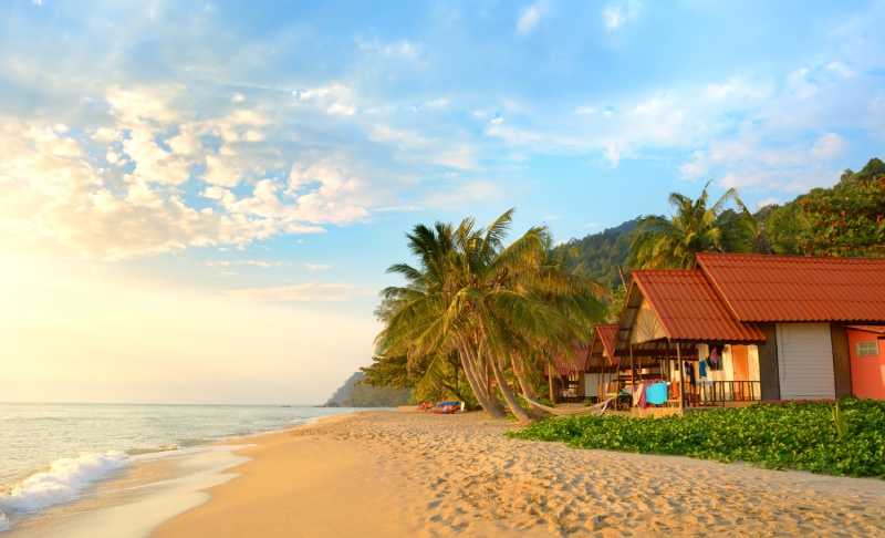 Puesta de sol en la playa de Tailandia.