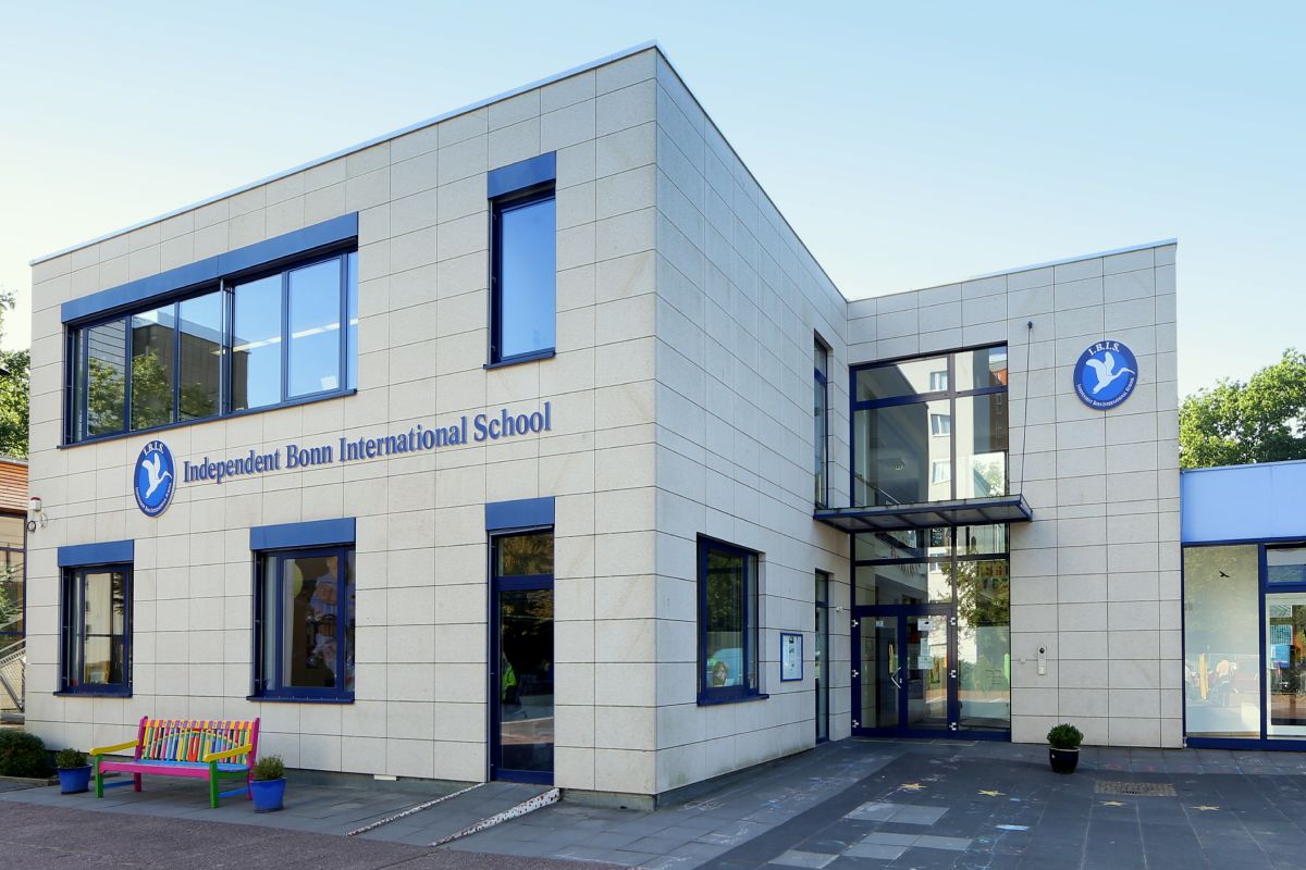 IBS was founded in 11963 and serves approximately 200 students aged three to 13.