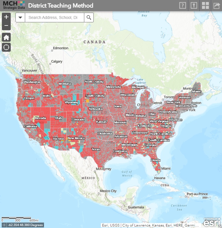 El sitio web de Datos Estratégicos de MCH describe todos los distritos en el modelo de instrucción de EE.UU. y las políticas de COVID.